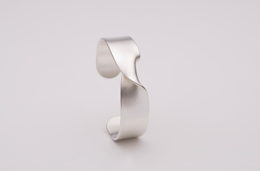 Bangle from the <em>Twist</em> Collection. 925 silver