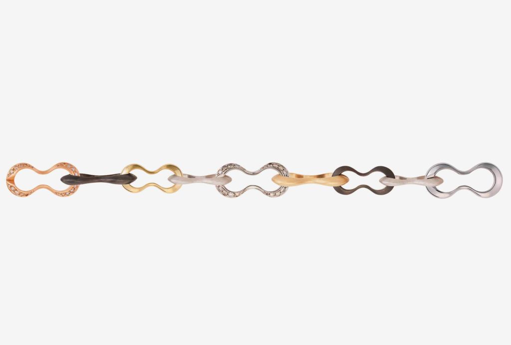 Bracelet or Chain <em>Achter-Armband-Kette</em> [eight].