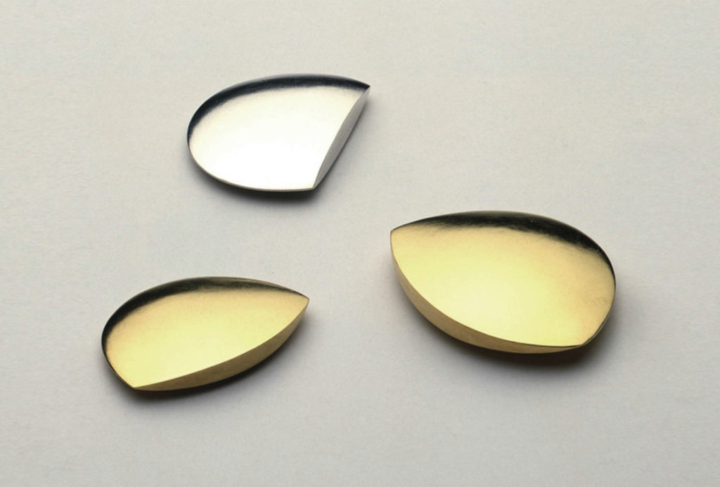 Brooches <em>Calders</em>. Gold 900 or silver 925. Signed one-of-a-kind pieces. MJC Winner 2010.
