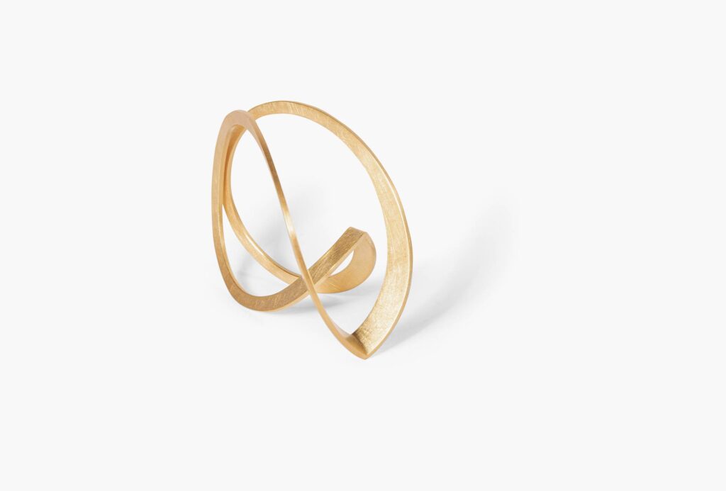 <em>Scharfe Drehung</em> [sharp turn] clip from the series <em>Windungen und Wendungen</em> [twists and turns]. 925 silver, 925 silver gold-plated or 750 gold.