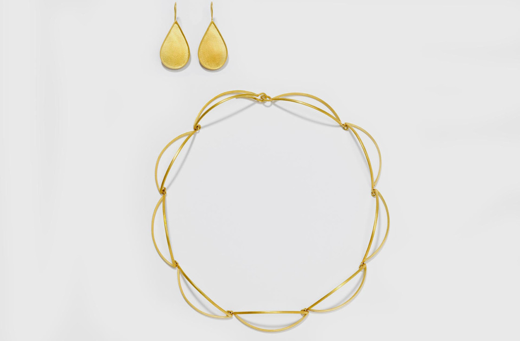 Necklace <em>Navette</em> and earrings <em>Tropfen</em>. 750 gold