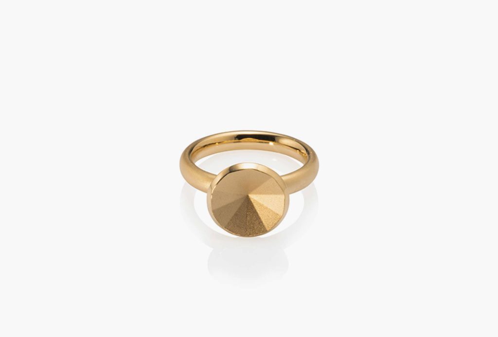 <em>étoile</em> ring. Gold.