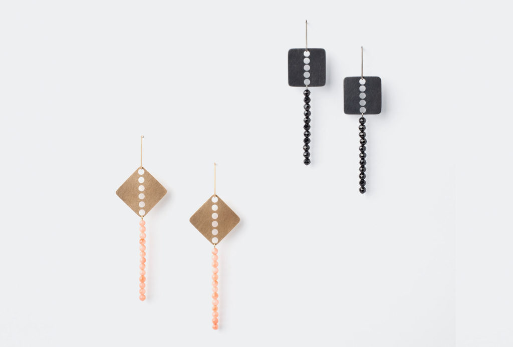 <em>inpuncto lampions</em> earrings, square, 2020. 750 gold and coral, 925 silver, oxidized and spinel. Photo Mirei Takeuchi.