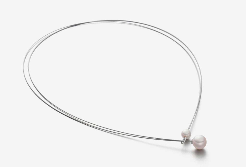 <em>Perlen</em> [pearls] necklace. Steel wire, two freshwater pearls.