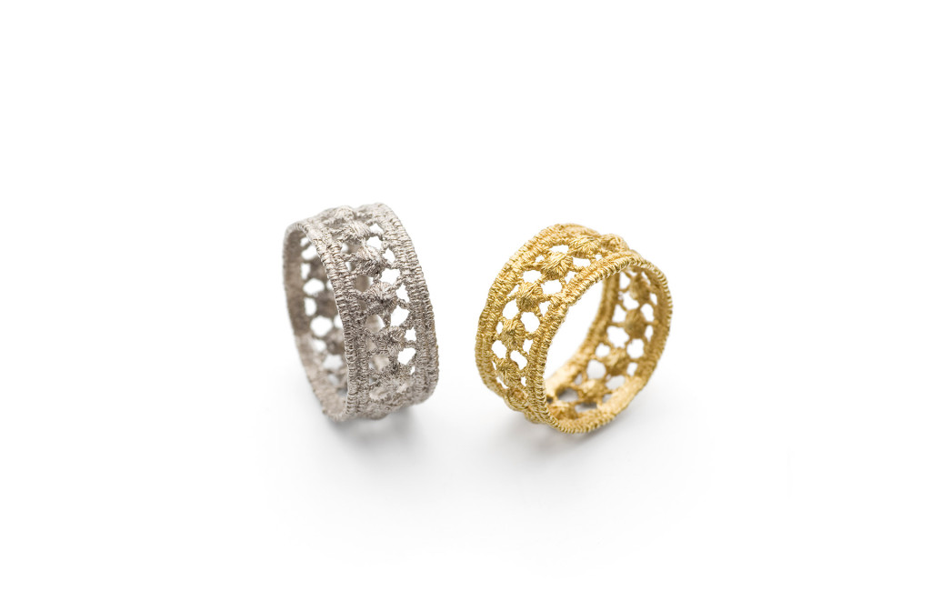 Rings <em>lacy star</em>. 750 white or yellow gold.