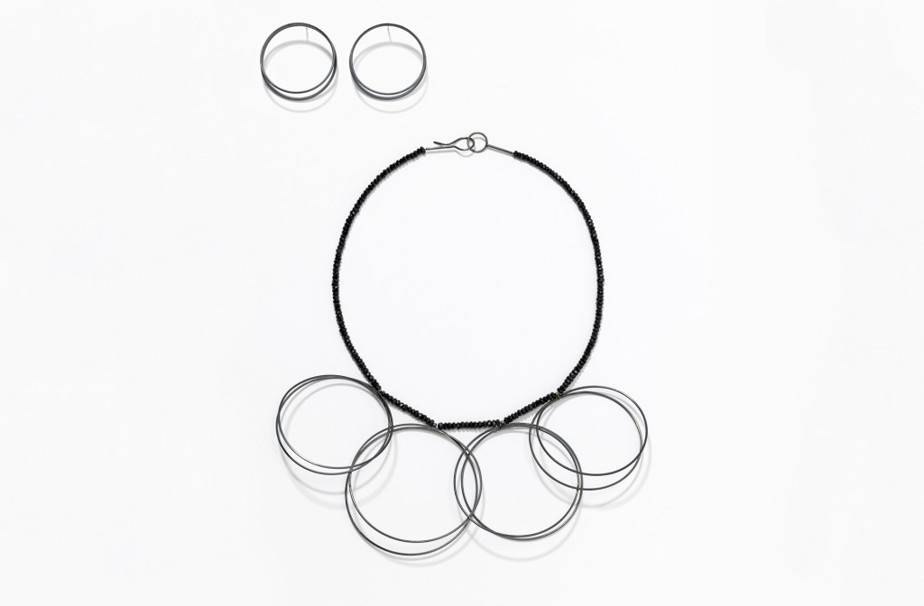 Necklace <em>Circles</em> and Earrings <em>Double Circle</em>. Silver and spinels and, respectively, silver