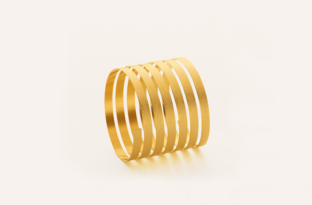 Bracelet <em>Spirale</em>. 750 gold, 0,6 cm wide strip. Photo M. Hoffmann