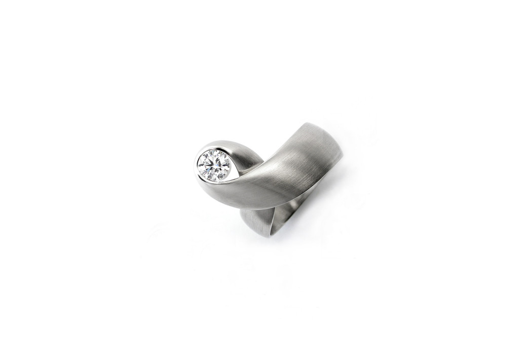 Ring <em>Otta diamond solitaire</em>. 950 platinum, a diamond of 0.52 ct