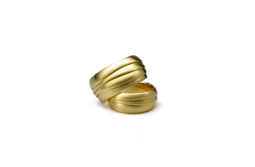 Wedding Ring <em>Tide</em>. 750 yellow gold