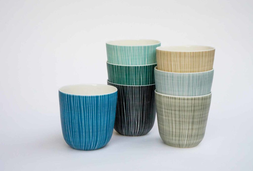 <em>Sgraffito</em> cups. Porcelain, terra sigillata, H 8,3 cm.