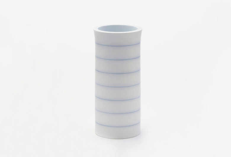 Vase. Porcelain