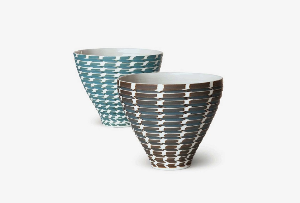 <em>Seashell</em> mugs, 2014. Porcelain, terra sigillata, H 7,5 cm.