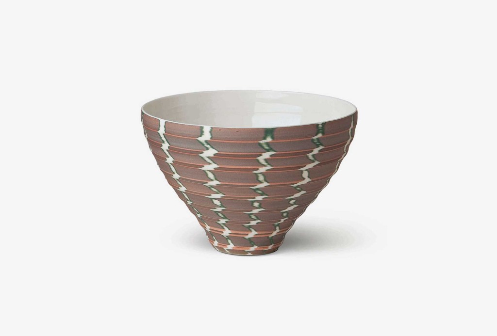 <em>Seashell</em> tea mug, 2012. Porcelain, terra sigillata, H 7 cm. Photo Bernd Kuhnert.