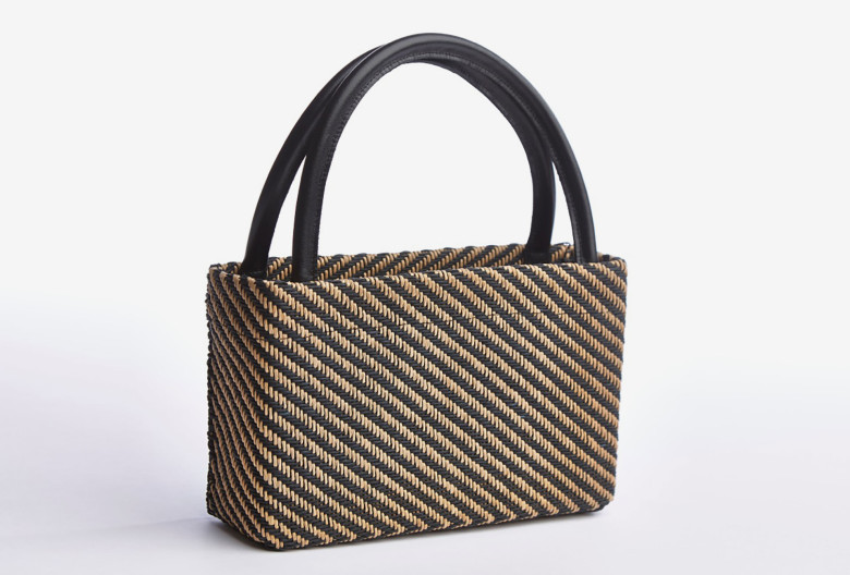 Handbag, paper yarn, lining. 24 x 6 x 14 cm. Ca. 180 euros.