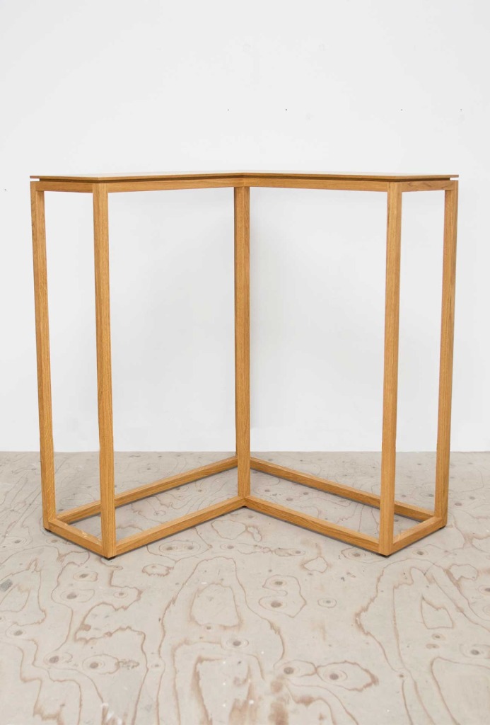Corner table. Oak. 60 × 60 × 90 cm.
