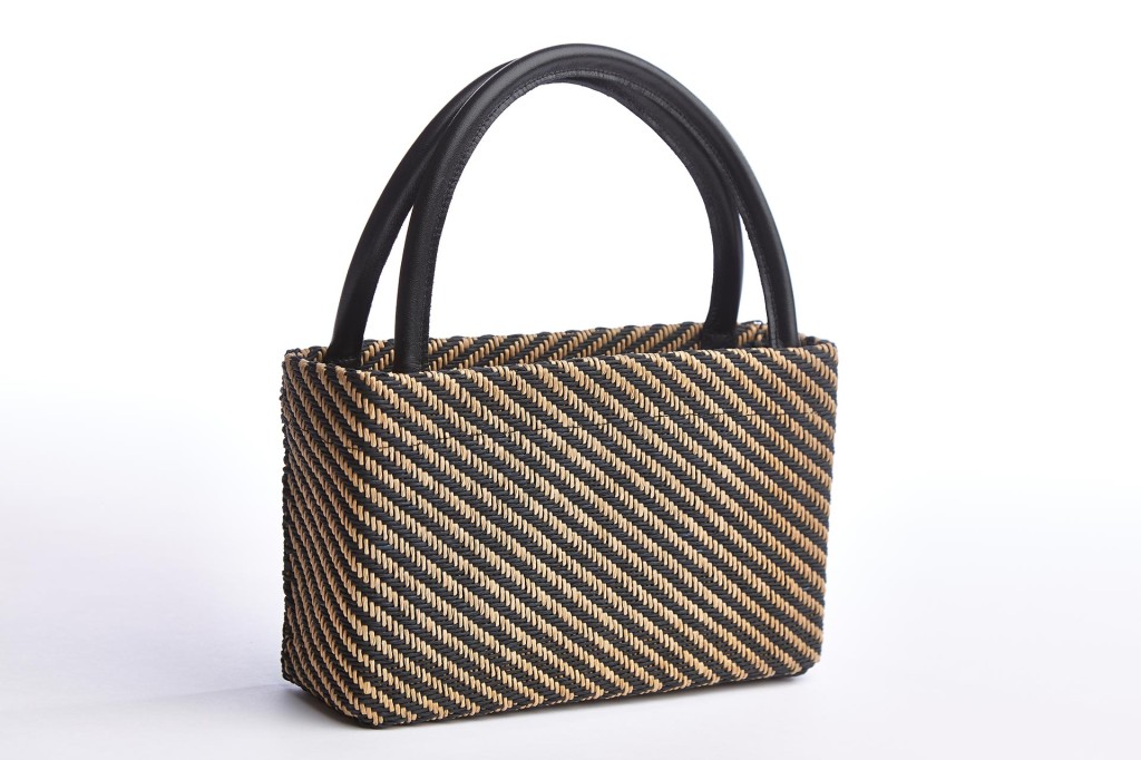 Handbag, paper yarn, lining. 24 x 6 x 14 cm. Ca. 180 euros
