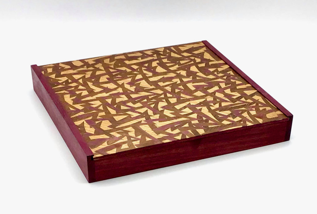Flat container with inlays on sliding lid, amaranth and oak, W 30 x L 30 x H 5 cm.
3 Flat container with sliding lid, Amaranth and Oak.