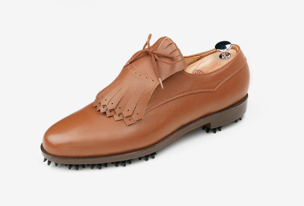 Golf shoe. Golf flap for protection in wet, high grass, replaceable spikes
