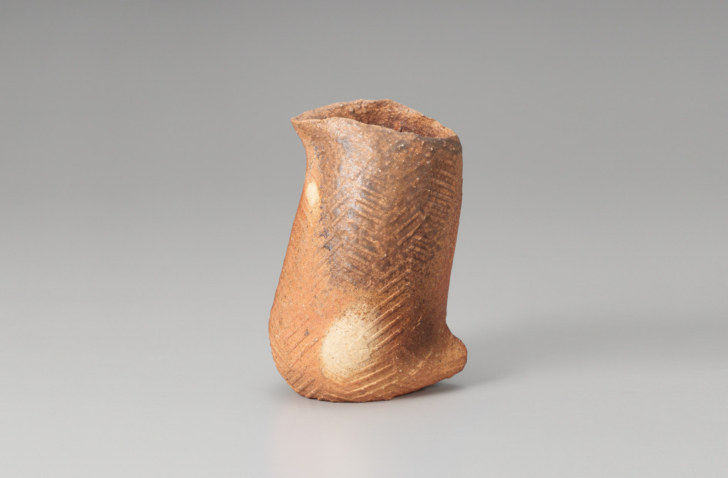 Vessel <em>Hanaike (bird)</em>. Bizen-ceramics.
