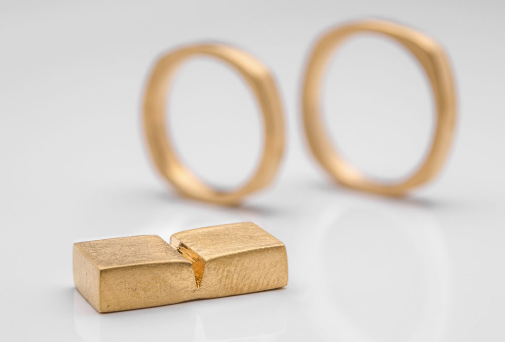 <em>teilen</em> [divide], wedding rings. Fine gold.