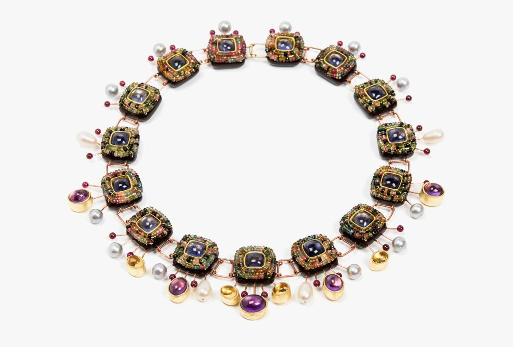 Necklace <em>Apogeo</em>, 2017. Paper-mâché, gold 750, copper, tourmalines, iolites, amethysts, citrines, garnets, pearls, paper, gold leaf 22kt.