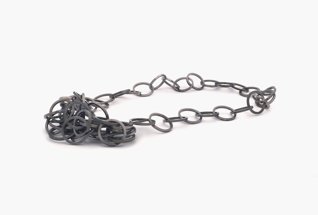 Necklace <em>attraente grande</em>, rhodium blackened.