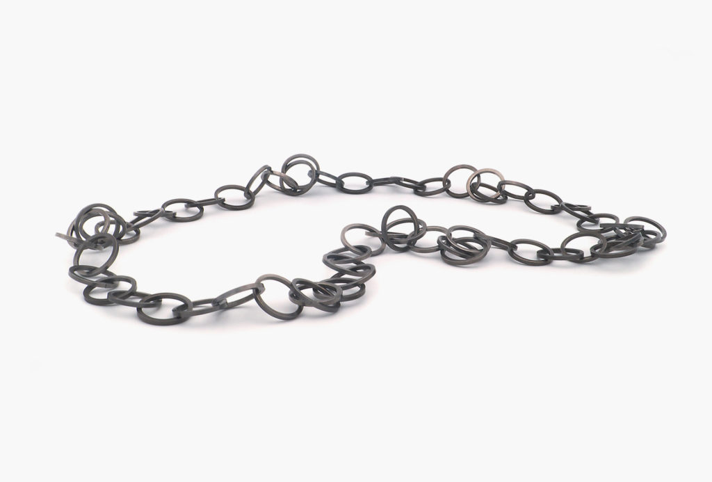 Necklace <em>attraente grande</em>, rhodium blackened.