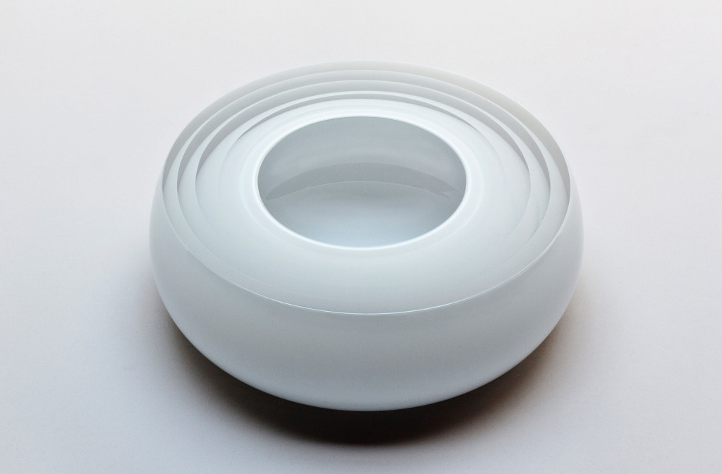 Multiple white and clear layers bowl, Glass, 11,5 x Ø 30 cm. Photo Stuart McIntyre