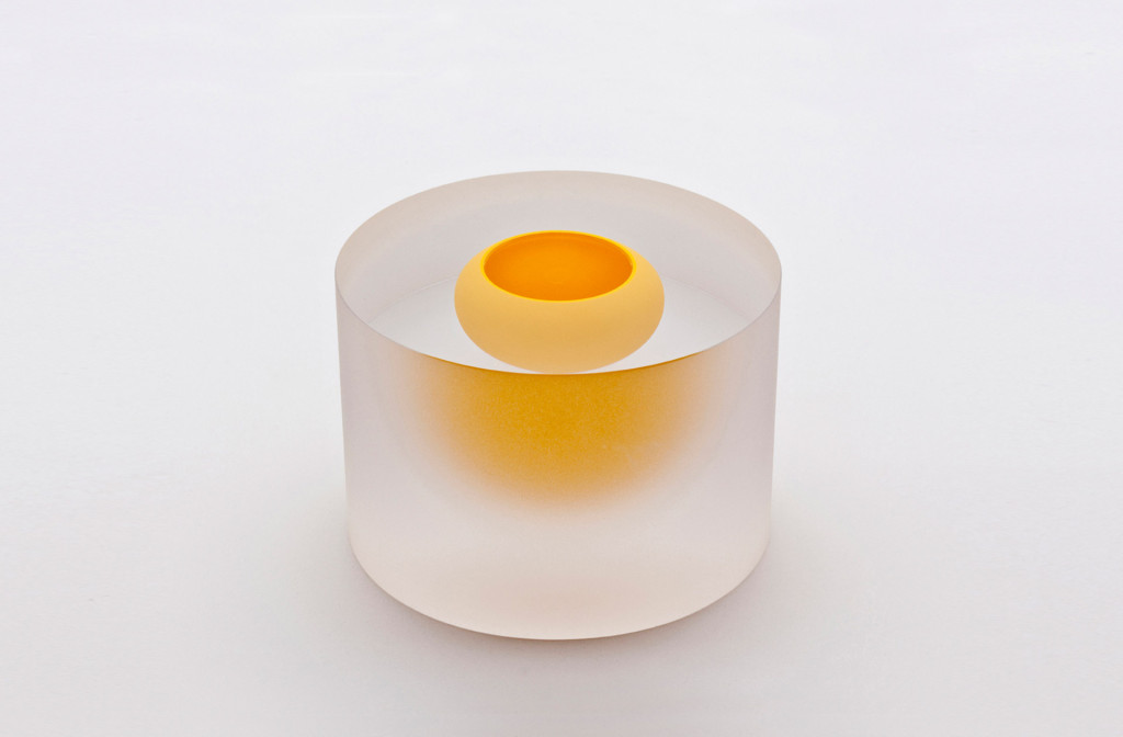Cylinder with floating sun yellow bowl. Glass, 12 x Ø 17 cm. Photo Stuart McIntyre