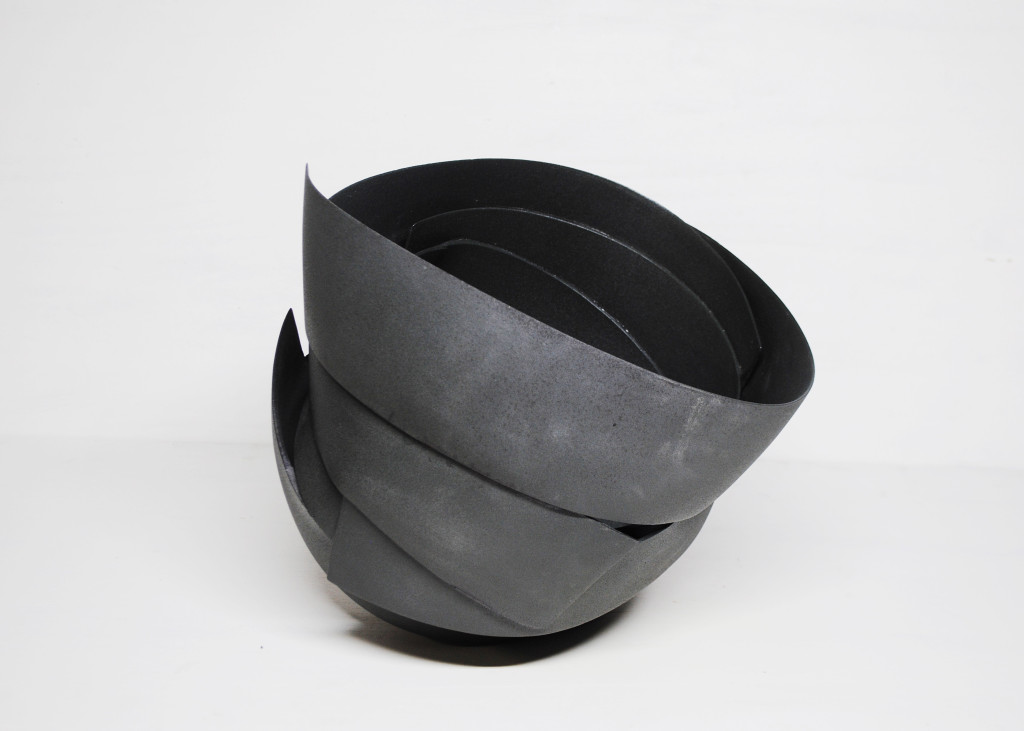 Kanjiro Moriyama. <em>Kai #3</em>, 2014. Stoneware, glaze. 35 × 40 × 35 cm.