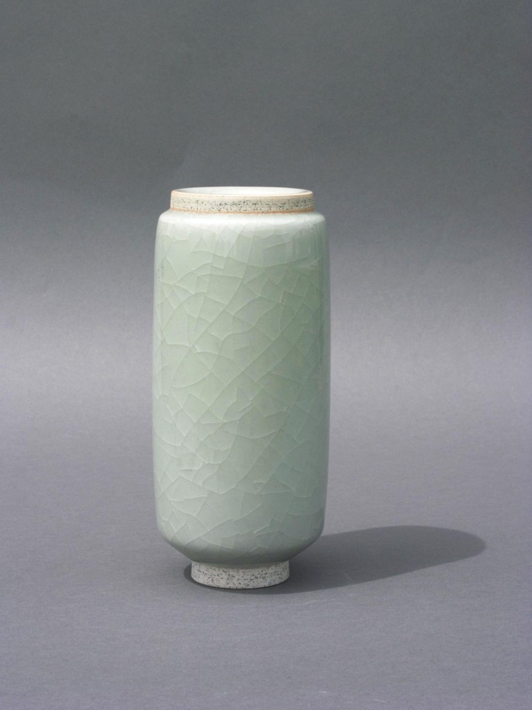 Guido Sengle, vase, 1986. Porcelain. H 24 cm, Ø 10 cm. Photo Ulrich Philippi.