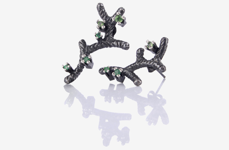 11.-bytomski-bytomska-jewellery-forest-in-bloom-oxidized-silver-&-emeralds-earrings