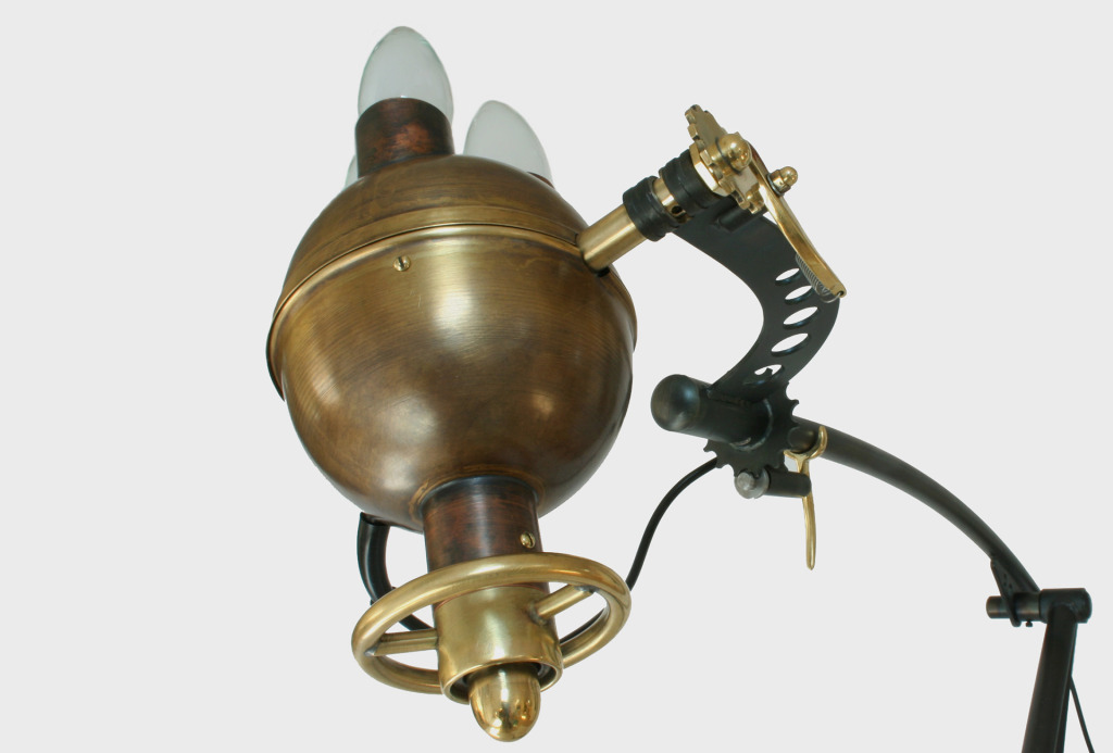 <em>Sputnik2</em> floor lamp. Brass, steel. Detail