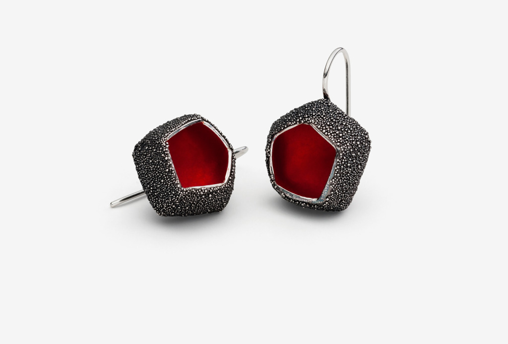 Earrings <em>Schneebecherlinge</em>. Oxidized silver, red plastic, 290 €.