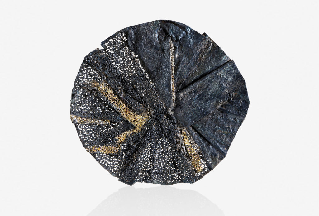 <em>Painting series #7</em> brooch. Silver, 750 yellow gold, niello, patina