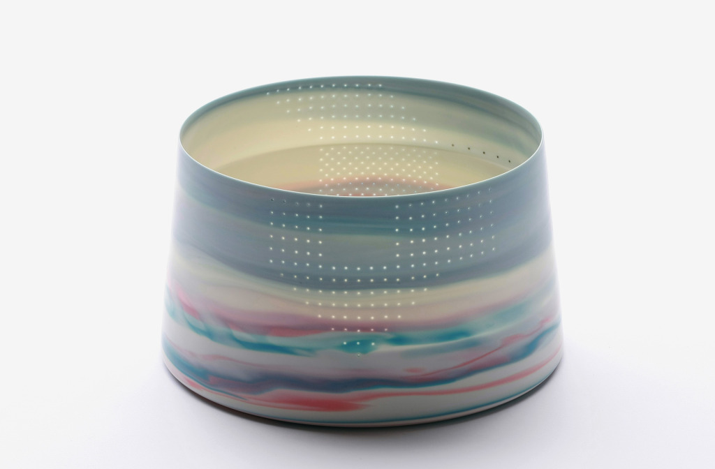 Bowl <em>Shadowed Color Cylinder</em>, 2014. White porcelain, 19 × 11.5 cm.