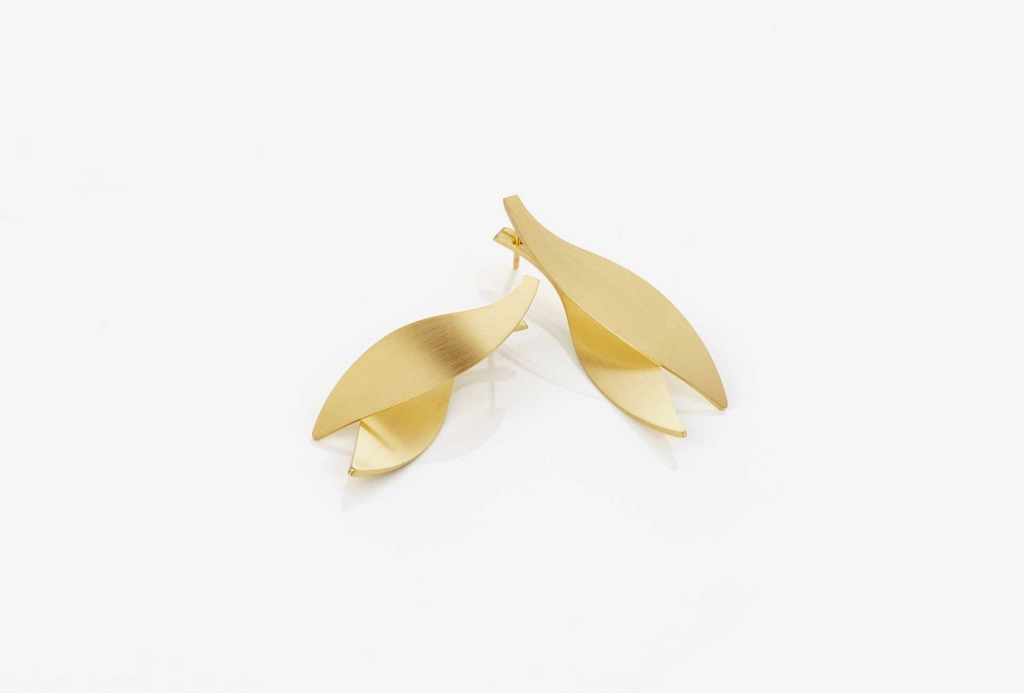<em>Blätterohrschmuck</em> (leaf earrings). Gold.