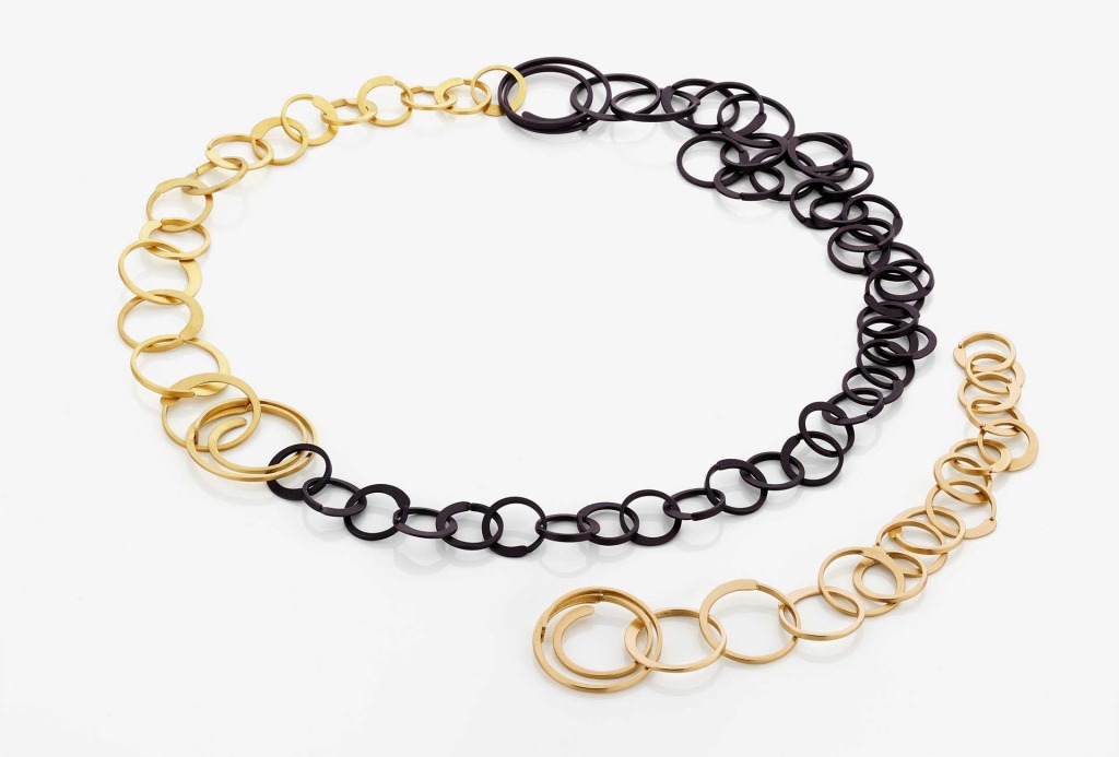 <em>Ösenkette</em> (eyelet necklace). Blackened steel, gold.