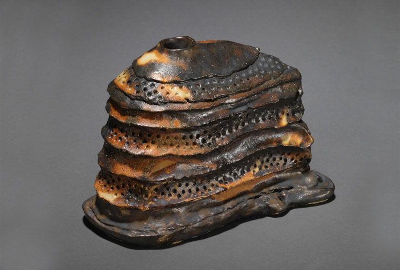 Vessel, 2015. Ceramics, 20 x 19,9 cm. Photo adlumina, Ralf Ziegler