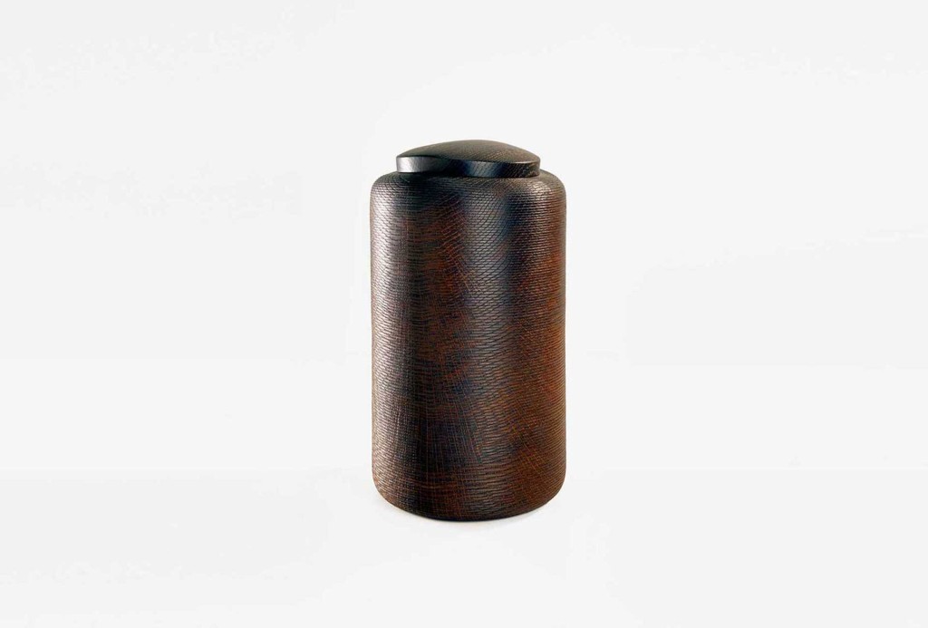 Ernst Gamperl, urn. Oak, 2950 Euro. Photo Eva Jünger