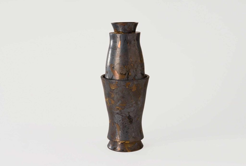 Kati Jünger, urn <em>Pagode</em> [pagoda]. Ceramics, 1460 Euro. Photo Eva Jünger.