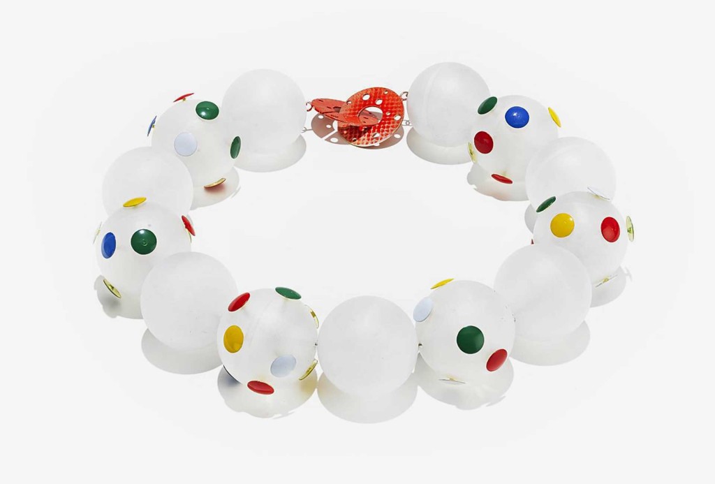 <em>Roll-on Spot</em> necklace. 925 silver, plastic, lacquer, stainless steel. Photo Christian Klose.