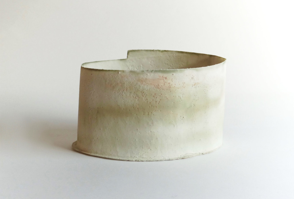 <em>Thin Tin</em> object, 2015. Porcelain, B 15 cm