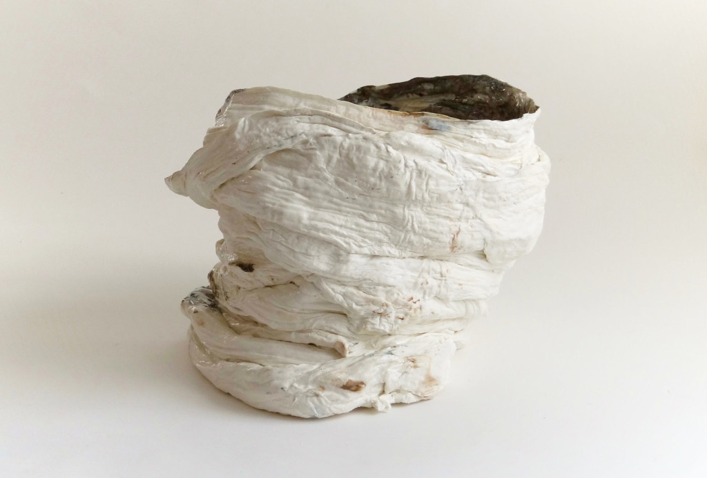 <em>Twist</em> object, 2015. Porcelain, H 25 cm