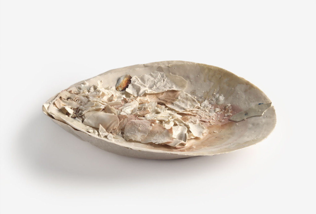 Bowl, 2015. Porcelain, ⦰ 36 cm, Photo F. Rosenstiel.