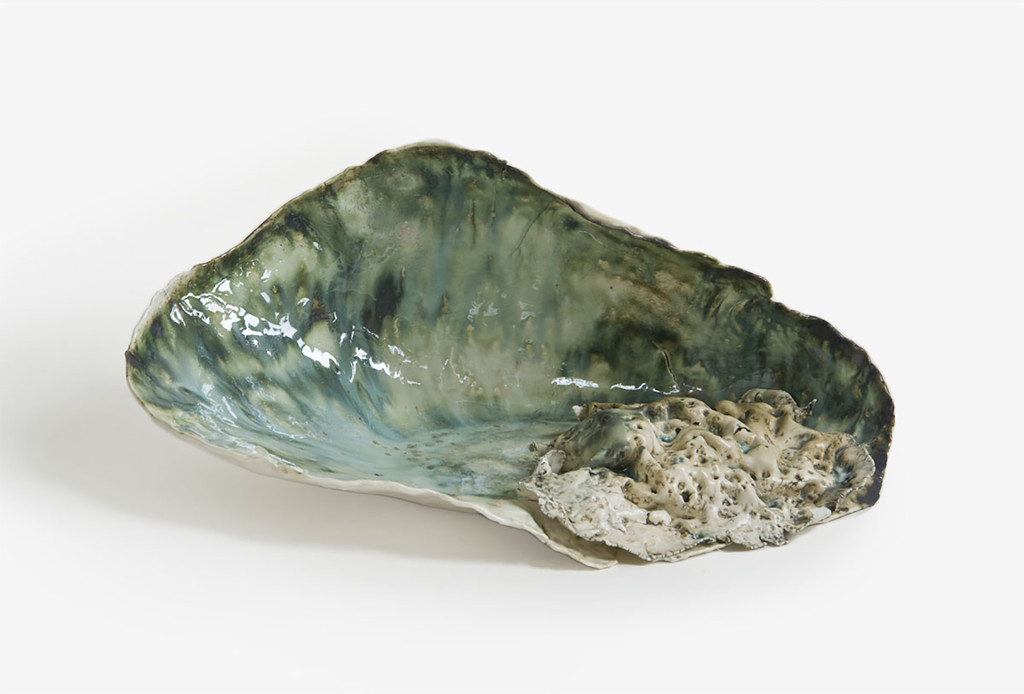 <em>Lagune</em> (laguna) object, 2007. Porcelain, W 58 cm.