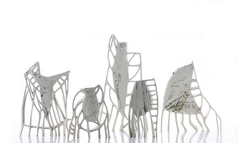 Porzellanvasen „Schwebende Form“, 2014 / Porcelain vases, Höhe / Height 25–50 × Tiefe / Depth 5–8 × Breite / Width 20–45 cm / Rottweil, Germany / atelierhaus-terra.de / Eunique Stand D.05
