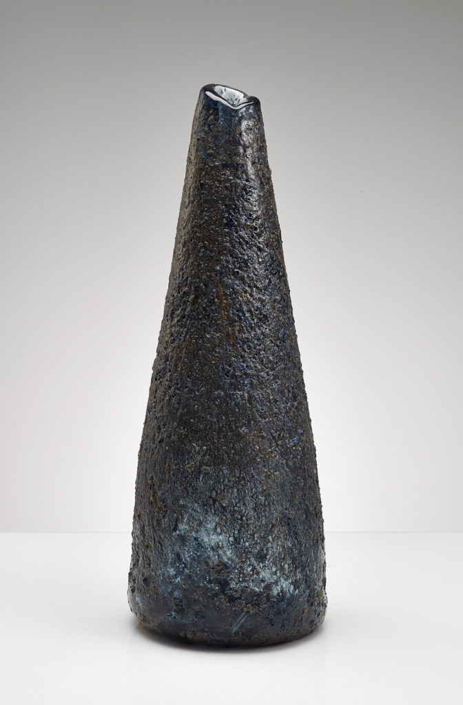 Kratervase, 2003. Glass, 46 x 17 cm
