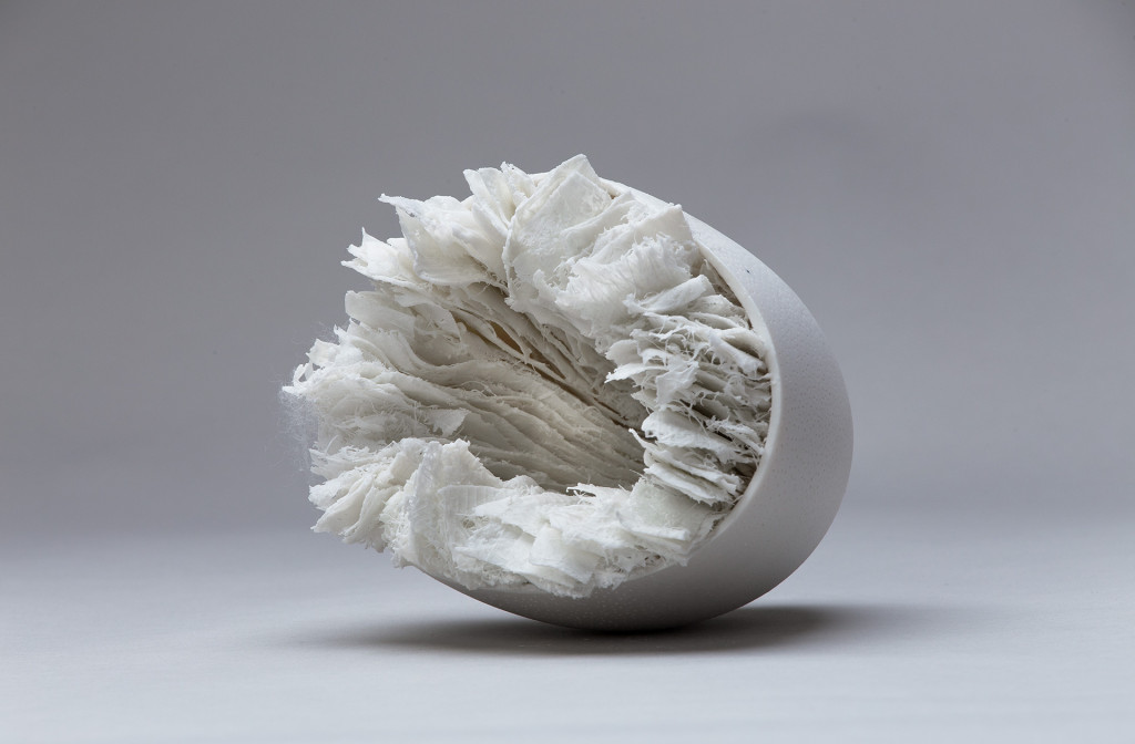 Object <em>Koralle I</em> (Coral). Porcelain, Ø 22 cm, L 28 cm. Photo Ramesh Amruth.