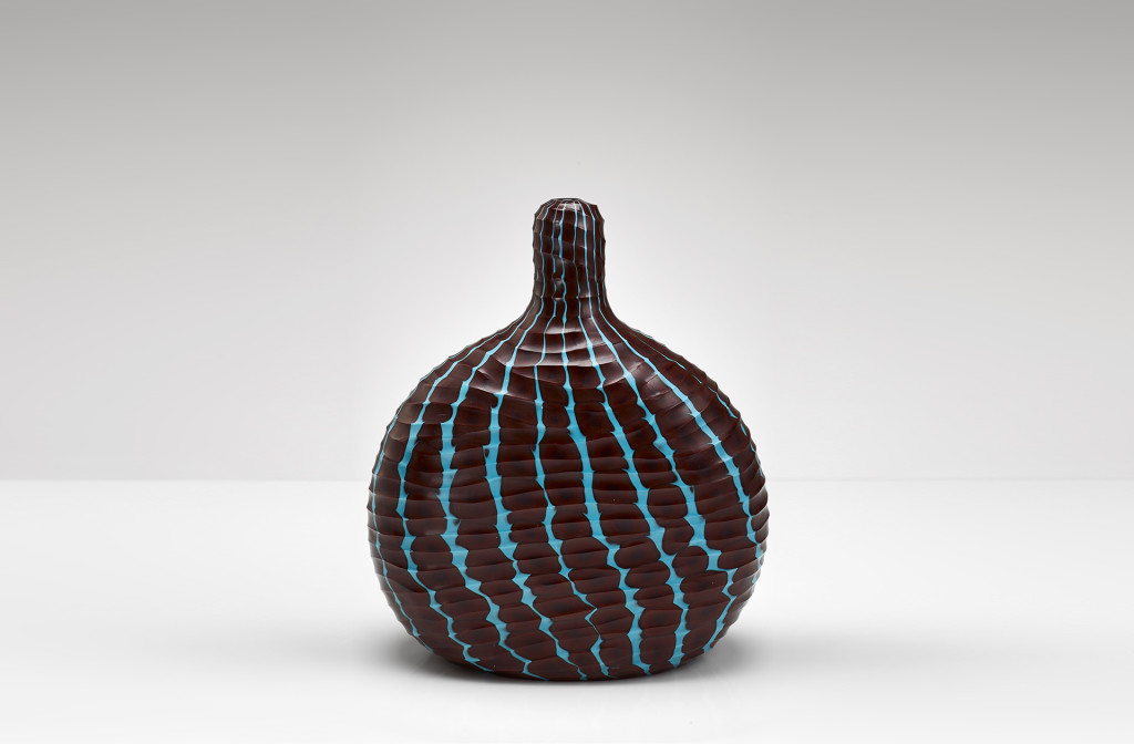 <em>Battuto</em> vessel, 2005. Glass, 25 x 22 cm.